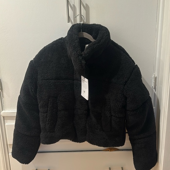 NWT Sherpa Snow Angel Puffer alo yoga size medium - Picture 3 of 5